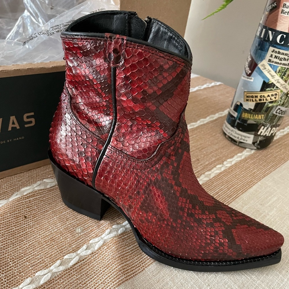 Brand new Tecovas